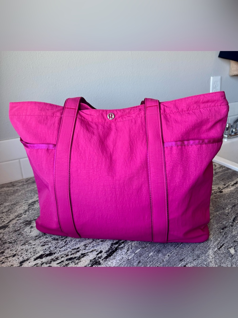 lululemon Daily Multi-Pocket Tote Bag 20L in passionate pink. VGUC!